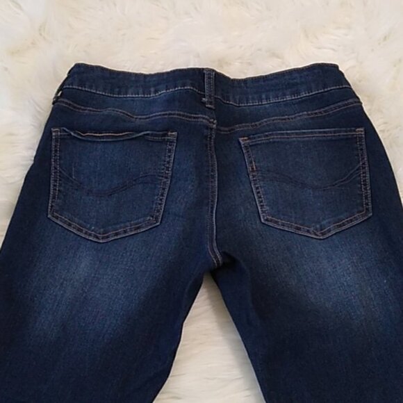 EUC So Dark Wash Distressed Skinny Jeans - Picture 6 of 13